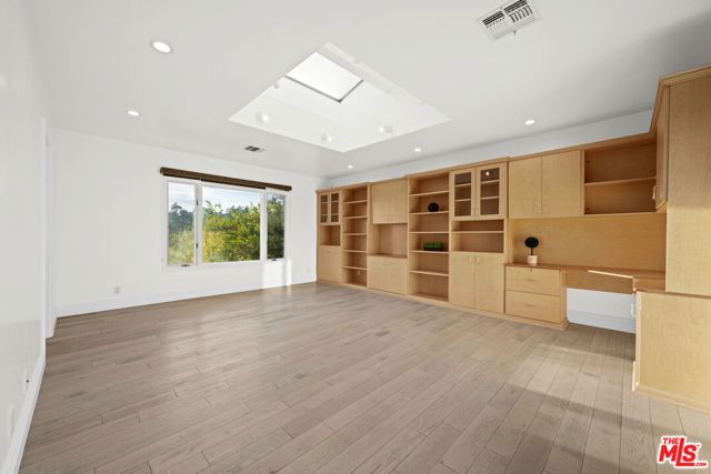 1121 Roberto Lane, Los Angeles, CA 90077