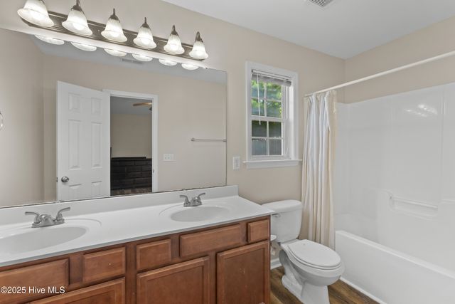 4000 W T Whitehead Drive, Jacksonville, NC 28546
