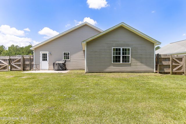 4000 W T Whitehead Drive, Jacksonville, NC 28546