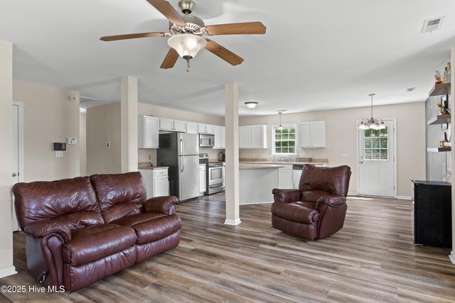 4000 W T Whitehead Drive, Jacksonville, NC 28546