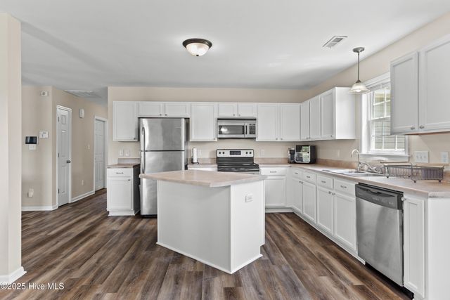 4000 W T Whitehead Drive, Jacksonville, NC 28546