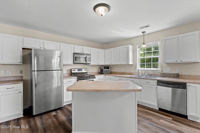 4000 W T Whitehead Drive, Jacksonville, NC 28546