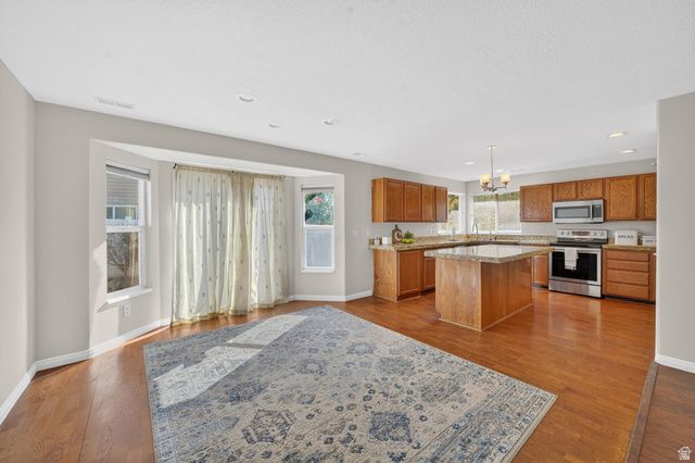 371 N STAMFORD DR, North Salt Lake, UT 84054