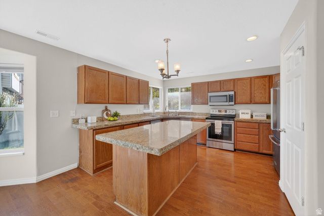 371 N STAMFORD DR, North Salt Lake, UT 84054