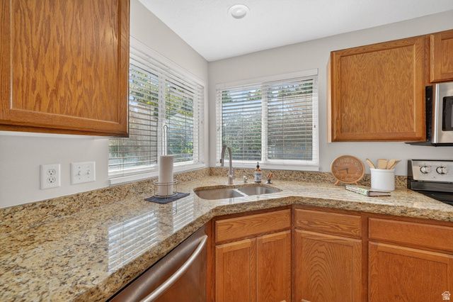371 N STAMFORD DR, North Salt Lake, UT 84054