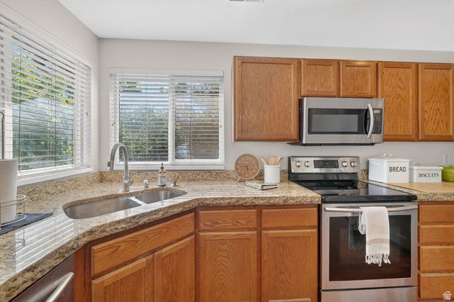371 N STAMFORD DR, North Salt Lake, UT 84054