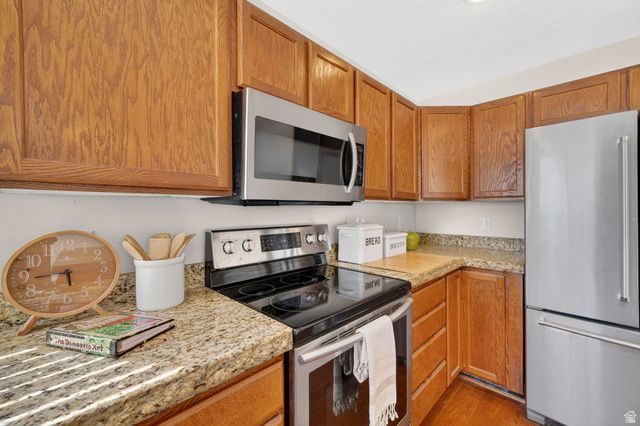 371 N STAMFORD DR, North Salt Lake, UT 84054