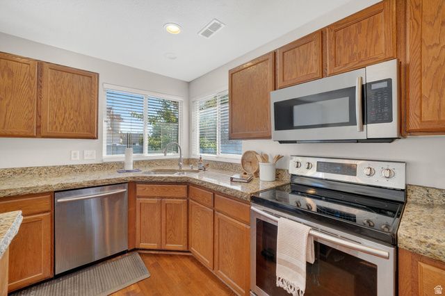371 N STAMFORD DR, North Salt Lake, UT 84054