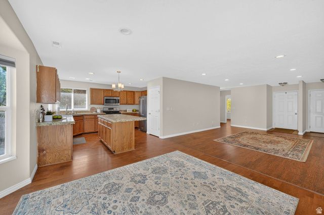 371 N STAMFORD DR, North Salt Lake, UT 84054
