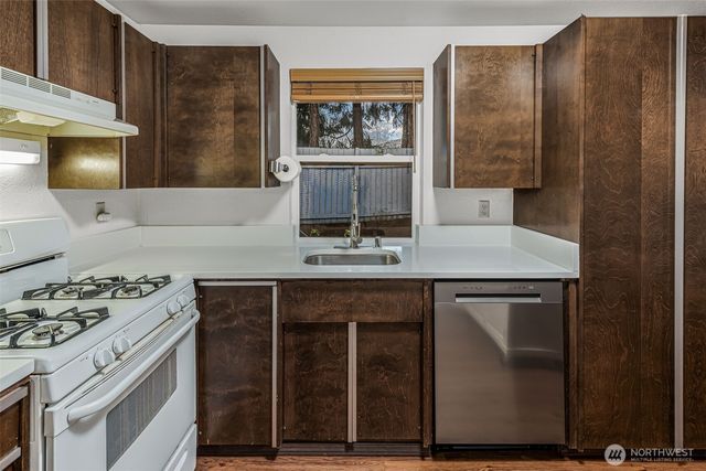 2322 Bryce Canyon Court, Puyallup, WA 98374