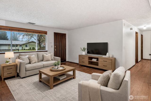 2322 Bryce Canyon Court, Puyallup, WA 98374