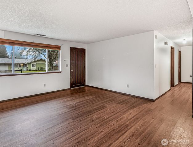 2322 Bryce Canyon Court, Puyallup, WA 98374