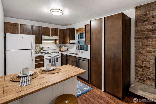 2322 Bryce Canyon Court, Puyallup, WA 98374