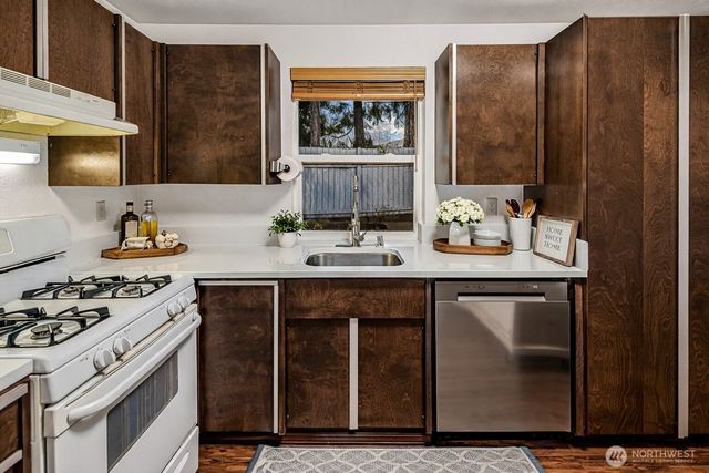 2322 Bryce Canyon Court, Puyallup, WA 98374