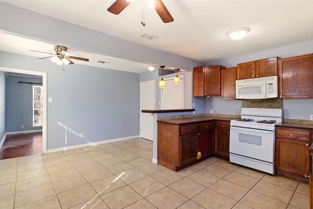 1809 Maple Street, Grand Prairie, TX 75050