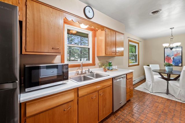2245 Mapleview Avenue, Maplewood, MN 55109