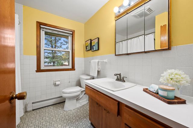 2245 Mapleview Avenue, Maplewood, MN 55109
