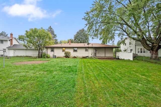 2245 Mapleview Avenue, Maplewood, MN 55109