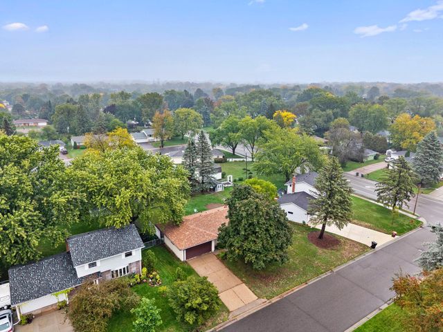 2245 Mapleview Avenue, Maplewood, MN 55109