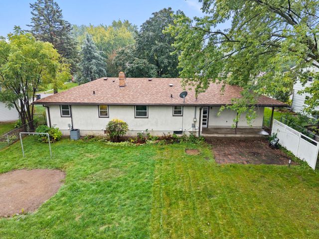 2245 Mapleview Avenue, Maplewood, MN 55109