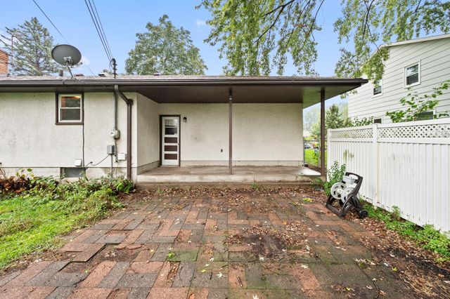 2245 Mapleview Avenue, Maplewood, MN 55109