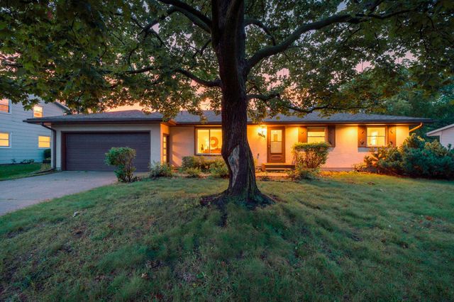2245 Mapleview Avenue, Maplewood, MN 55109