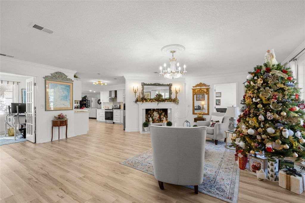 Image 4 of property listing at 172 SW BRADSHAW GLEN, Lake City, FL 32024