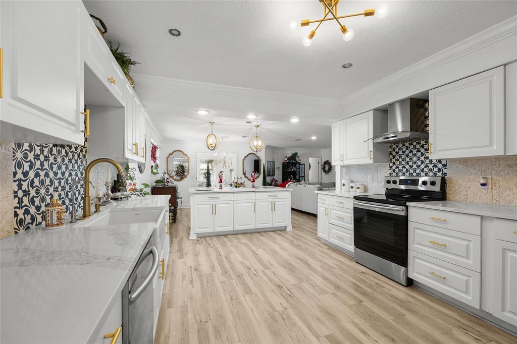 Image 10 of property listing at 172 SW BRADSHAW GLEN, Lake City, FL 32024