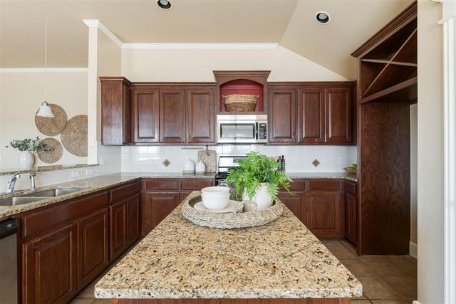 16428 Village Common Drive, Edmond, OK 73013