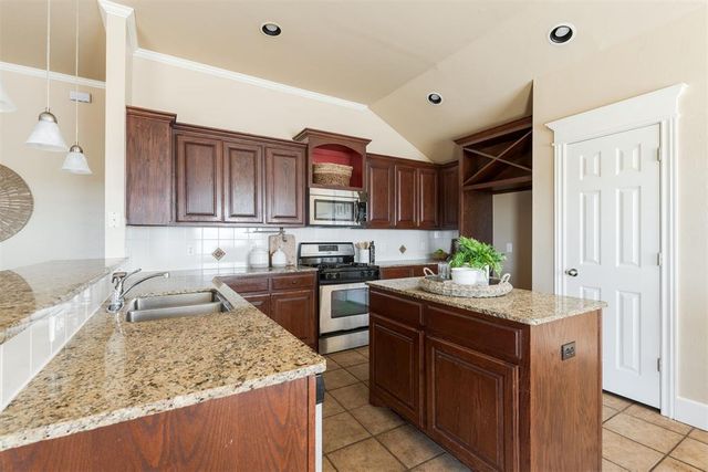 16428 Village Common Drive, Edmond, OK 73013