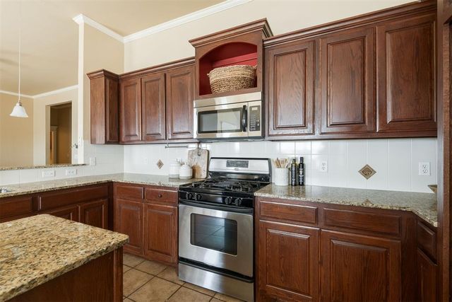 16428 Village Common Drive, Edmond, OK 73013