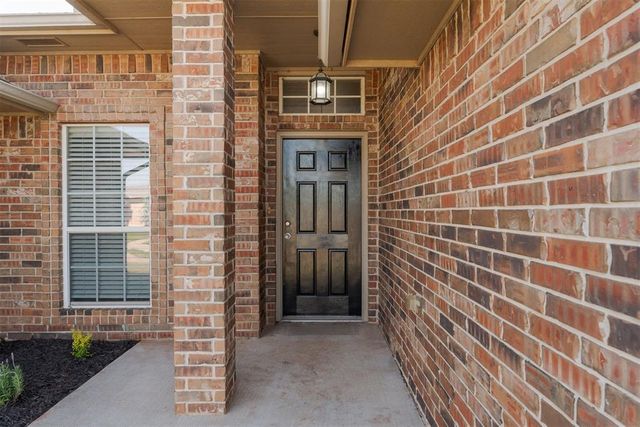16428 Village Common Drive, Edmond, OK 73013