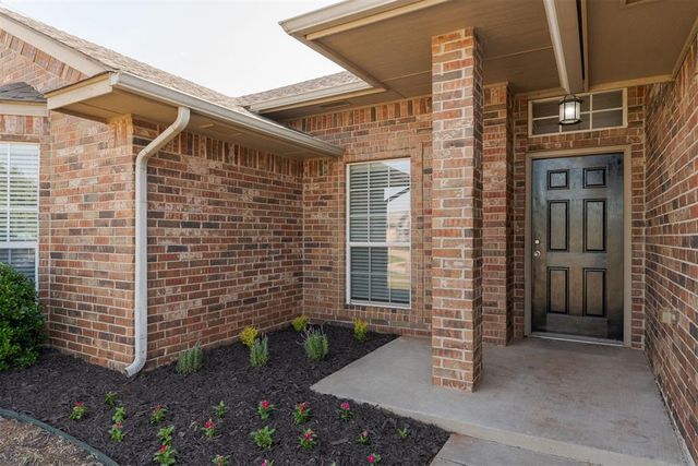 16428 Village Common Drive, Edmond, OK 73013