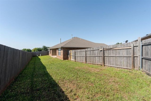 16428 Village Common Drive, Edmond, OK 73013