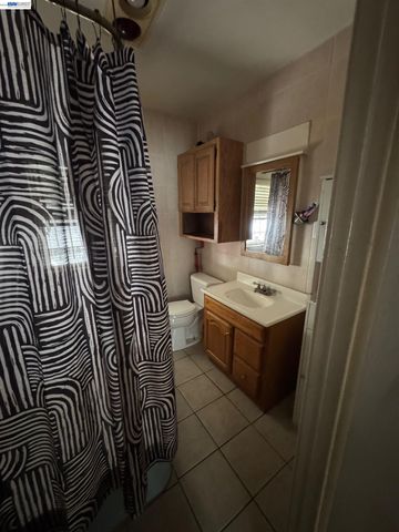 1815 68th Ave, Oakland, CA 94621