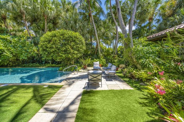 6 La Costa Way, Palm Beach, FL 33480