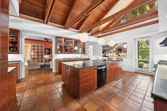 6 La Costa Way, Palm Beach, FL 33480