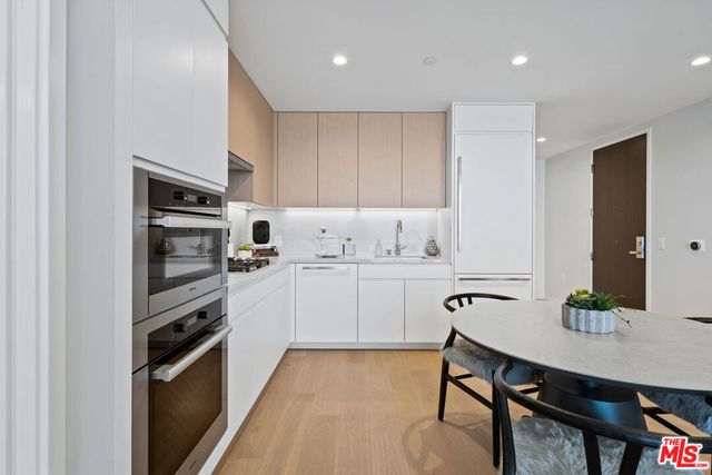 877 Francisco Street 2212, Los Angeles, CA 90017