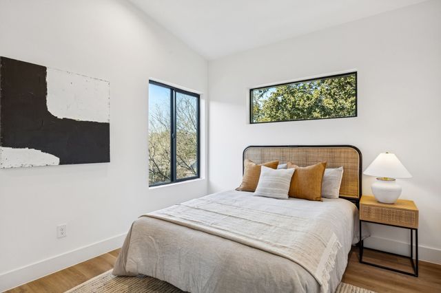 2147 Mail Avenue 101, Dallas, TX 75235
