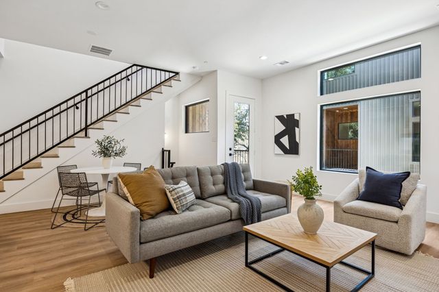 2147 Mail Avenue 101, Dallas, TX 75235