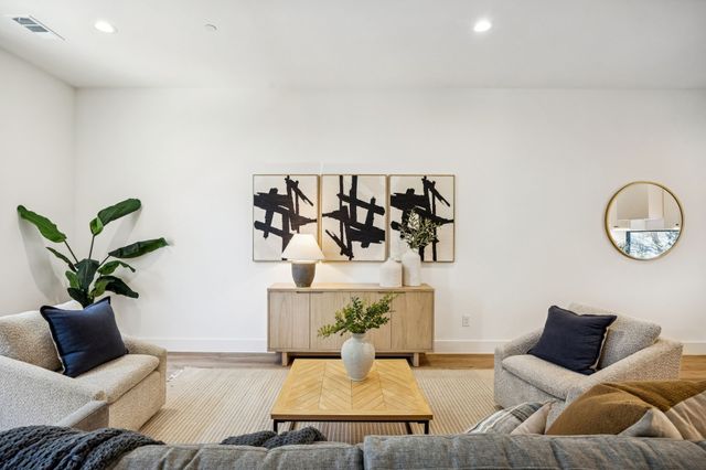 2147 Mail Avenue 101, Dallas, TX 75235
