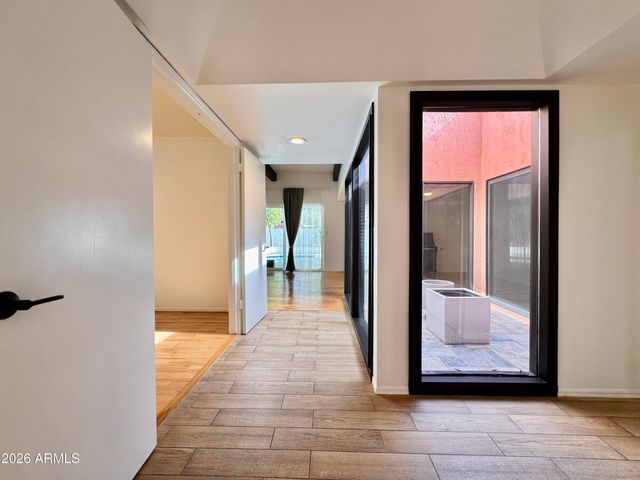237 W DENTON Lane, Phoenix, AZ 85013
