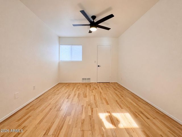 237 W DENTON Lane, Phoenix, AZ 85013