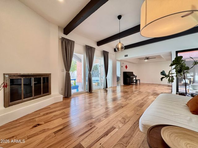 237 W DENTON Lane, Phoenix, AZ 85013