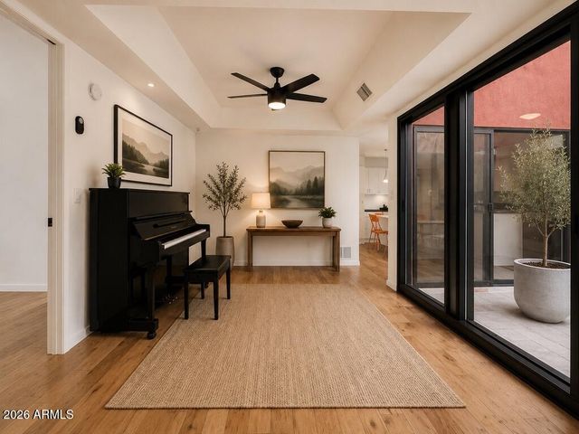 237 W DENTON Lane, Phoenix, AZ 85013