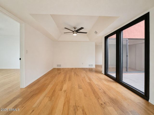 237 W DENTON Lane, Phoenix, AZ 85013