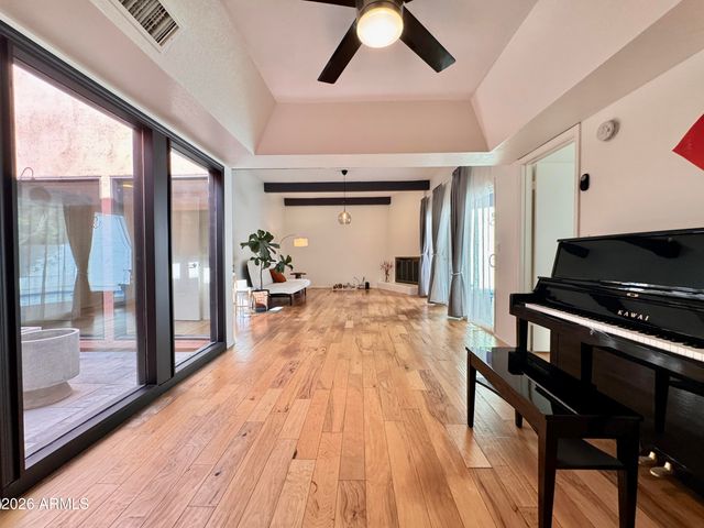 237 W DENTON Lane, Phoenix, AZ 85013