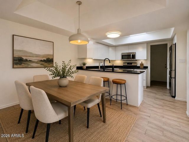 237 W DENTON Lane, Phoenix, AZ 85013