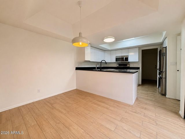 237 W DENTON Lane, Phoenix, AZ 85013