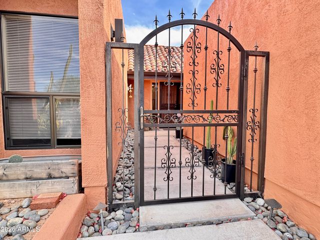 237 W DENTON Lane, Phoenix, AZ 85013